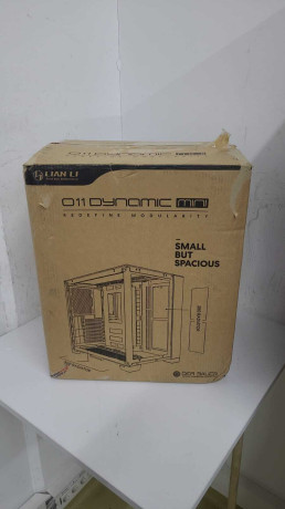 Lian Li 011 Dynamic Mini Siyah Midi-Tower (OUTLET)