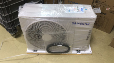  Samsung Wind-Free Premium AR18BXFCMWK 18000 BTU Duvar Tipi Klima (OUTLET)