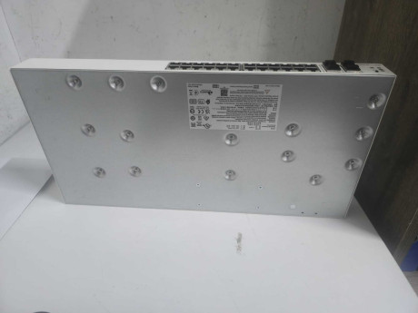 HPE JL682A 1930-24G 24PORT GIGABIT SWITCH (OUTLET)