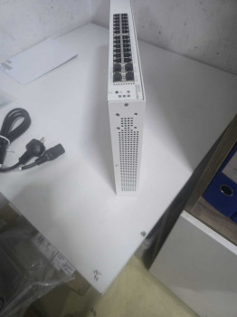 HPE JL682A 1930-24G 24PORT GIGABIT SWITCH (OUTLET)