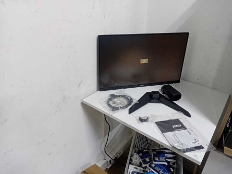 MSI MAG 272F 27