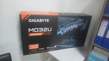 GIGABYTE 31.5