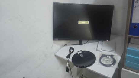 LENOVO D32Q-20 65F7GAC1TK  31.5