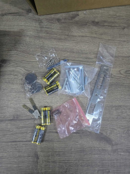 EZVİZ CS-DL05 PARMAK İZİ OKUYUCULU KAPI Kİ(OUTLET)
